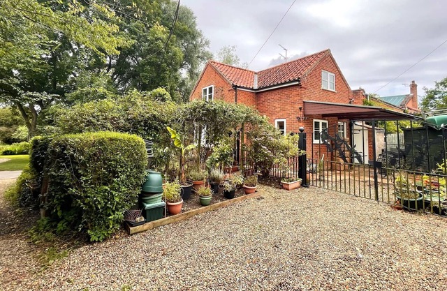 Willow Cottage on the Upper River Bure