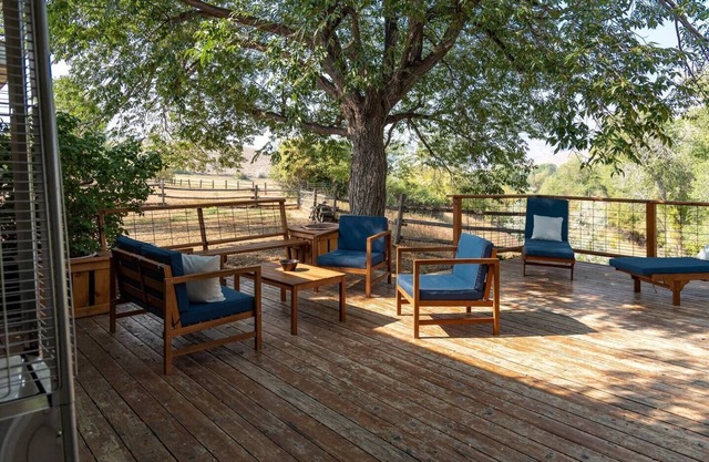 Wind River Quarters- Hot Tub, Views, Near Downtown