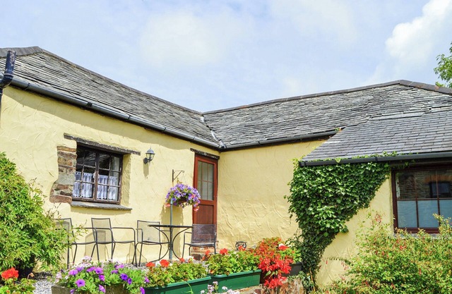 WINDBURY COTTAGE, pet friendly, character holiday cottage in Hartland
