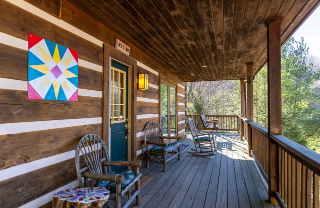 Windsong - long range views, pet friendly, fireplace