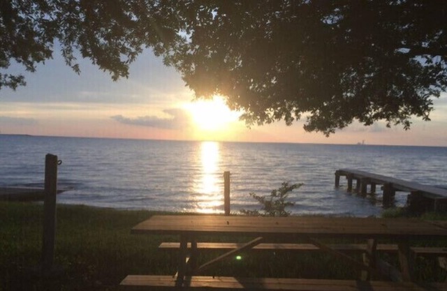 Winter Beachfront Lakehouse w beautiful sunsets. Short term monthly rentals.