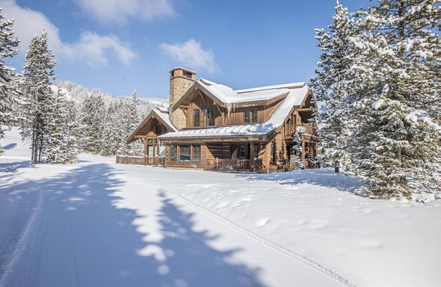 Winter in Big Sky! Spanish Peaks Cabin with Ski-in/Ski-out Access! Hot Tub!