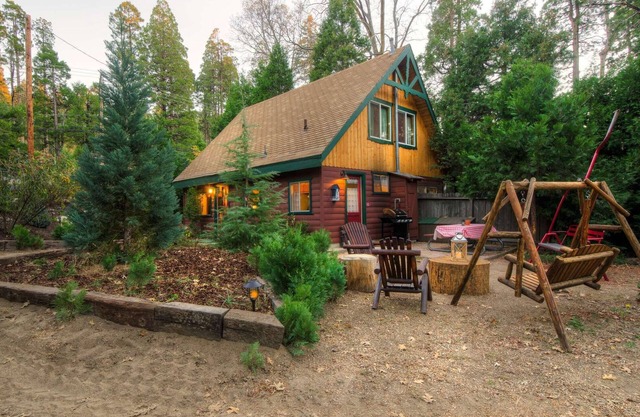 Winter Ski Chalet - Three-Bedroom | Five Beds | ¾ Bathroom | Sleeps Eight