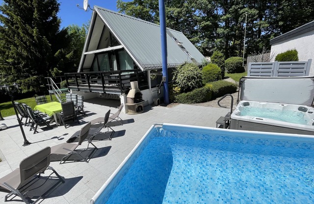 With sauna and fireplace