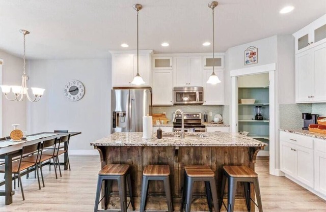 Within Minutes of UVU, Pet Friendly, 2 CarGarage!
