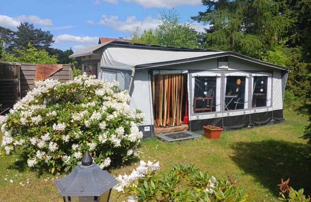 Wohnwagen mit Großem Vorzelt