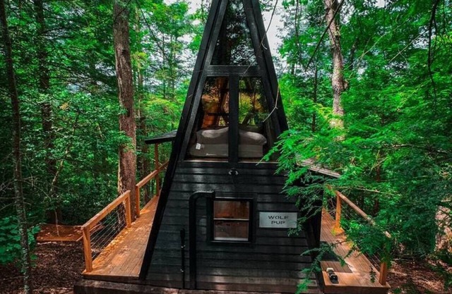 Wolf Pup- A Frame- Hillside Tiny Cottage Wi-Fi