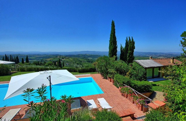 Wonderful private villa with A/C, pool, WIFI, TV, balcony, panoramic view, close to Greve In Chianti