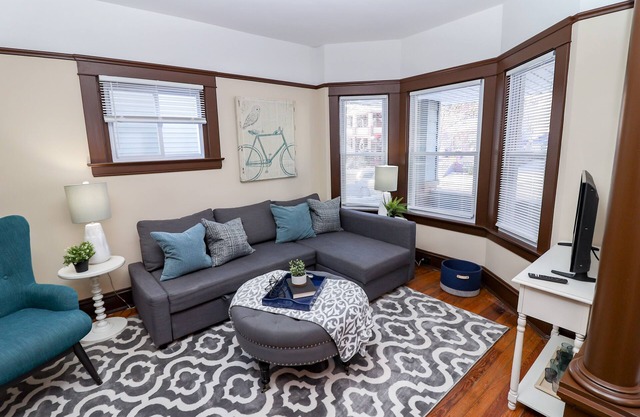 Wonderful 1 Bd Ideal for Traveling Professionals!