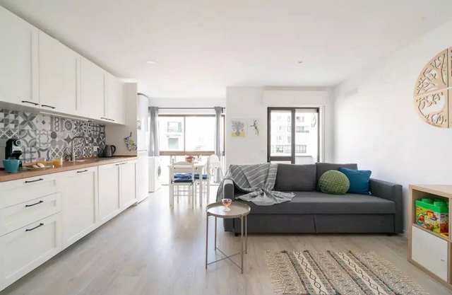 Wonderful 2 bedroom apartment with 2 balconies - 5 min from the beach