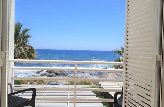 WONDERFUL HOUSE IN FRONT OF THE SEA