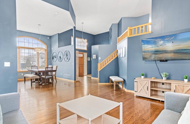 Wonderful home in prime Rosemount location.nn