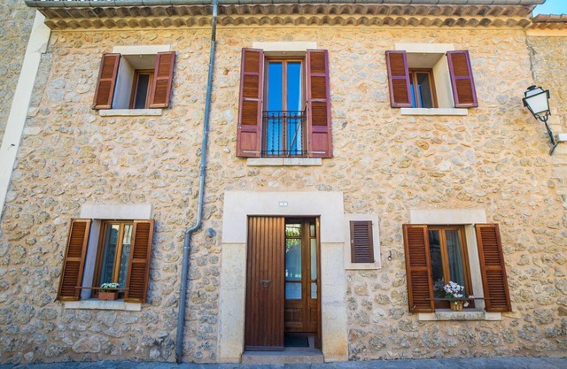Wonderful private villa for 8 people with hot tub, A/C, WIFI, TV and patio