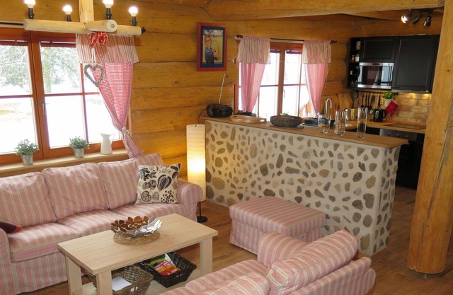 Wonderful private villa for 11 guests with TV, terrace, pets allowed and parking