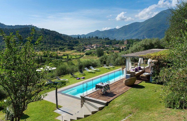 Wonderful private villa with private pool, sauna, WIFI, hot tub, A/C, TV, patio, close to Viareggio