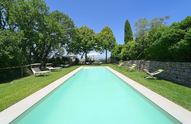 Wonderful private villa for 8 people with private pool, hot tub, WIFI, TV, balcony and pets allo.