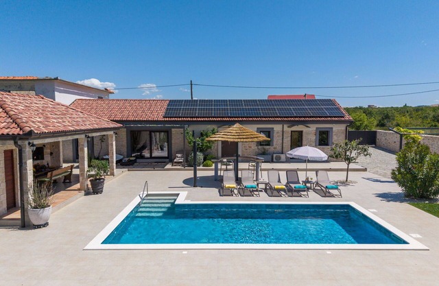 Wonderful private villa for 8 guests with WIFI, private pool, A/C, TV, terrace and pets allowed