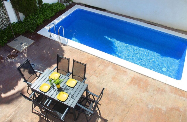 Wonderful villa for 10 guests with A/C, private pool, WIFI, TV, terrace and parking