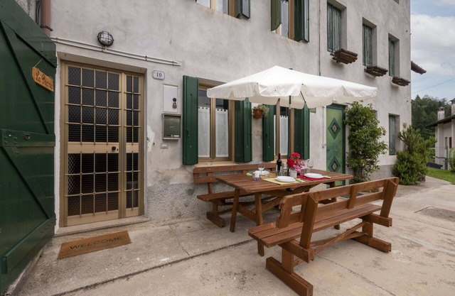 Wonderful villa for 8 guests with TV and patio