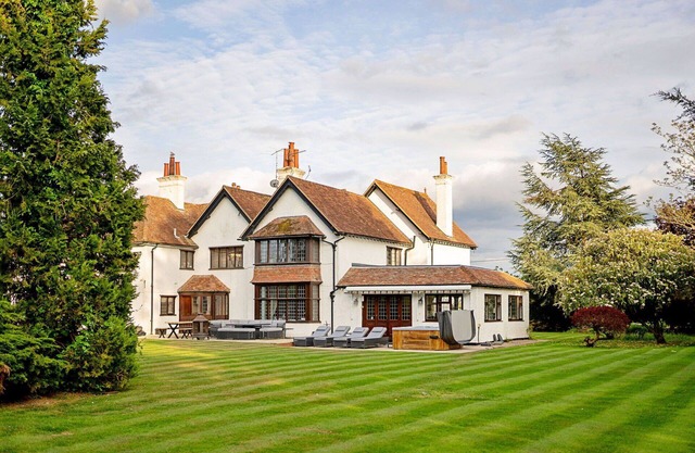 Wonderful villa for 16 people with WIFI, hot tub and pets allowed