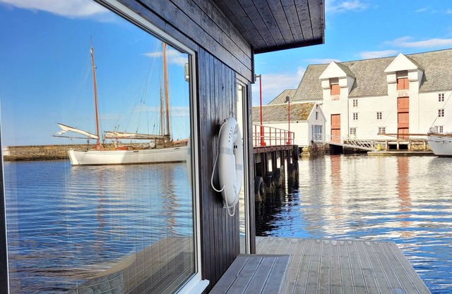 Wonderfully Located, 2bedroom, Balcony