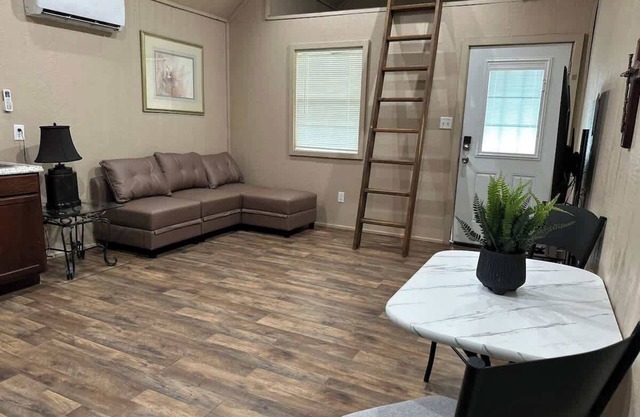 Wood Creek Cottage #2