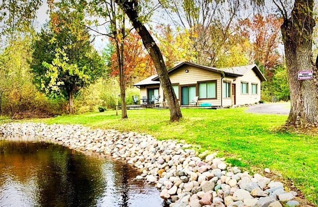 Woods & Water Cabin- River Cabin with 2 RV Hookups!