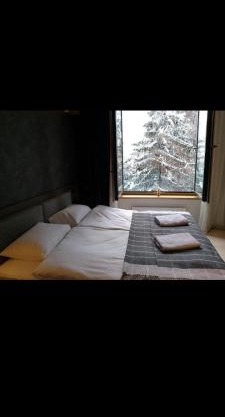 Woodside free parking