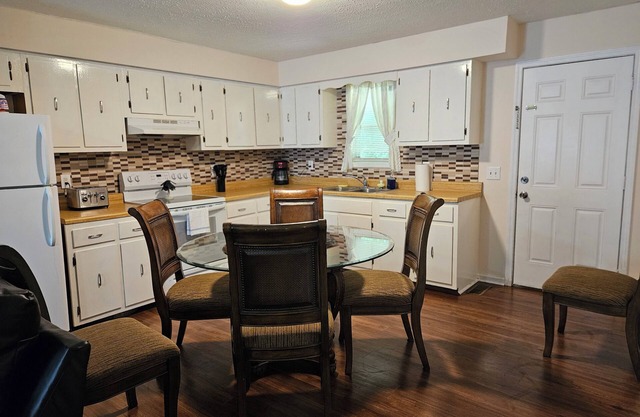 Work or Play here's your place to stay - Executive home ready for your family!