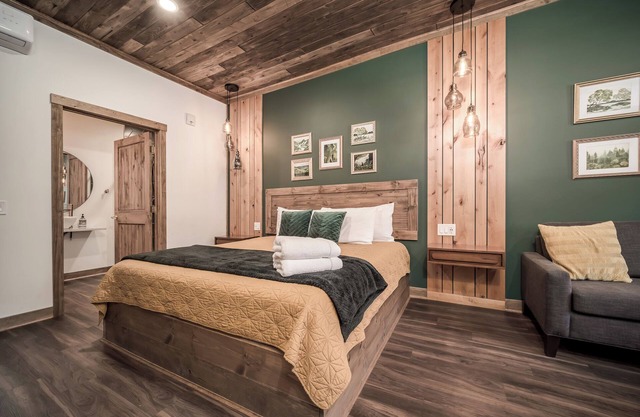 Work & Wander | Cafés & Cozy Comforts