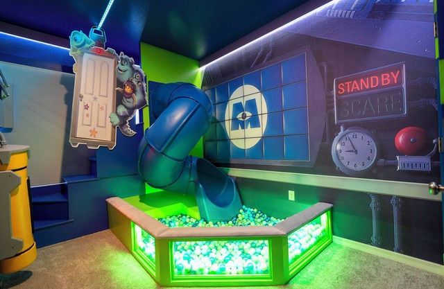 WOW! 10BR Pool Home w/Game & Theater – 16356