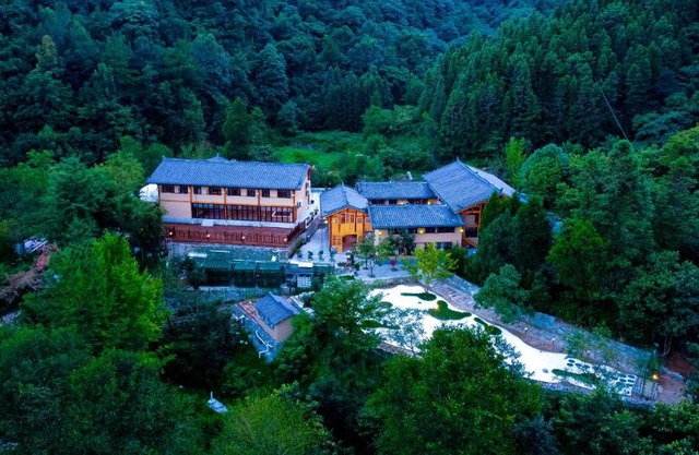 Wudang Mountain Manju Manor