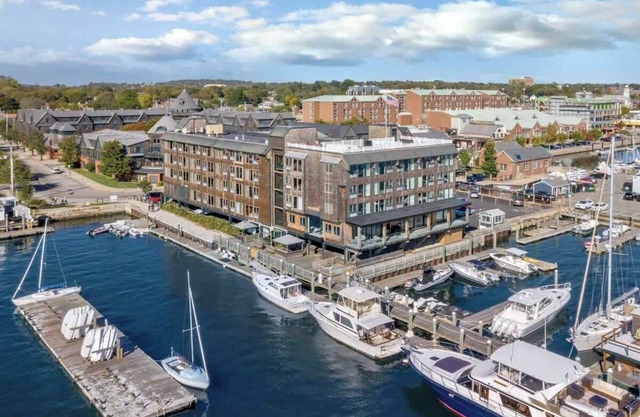 Wyndham Inn on Long Wharf |1BR/1BA King Bed Suite