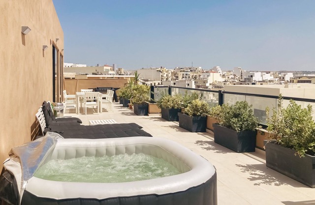 XL Terrace Penthouse BBQ Near The Sea