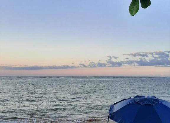 Xodó da Praia - amplo apartamento 3 qts 260 m da praia