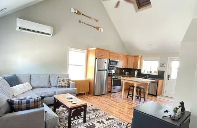 Year round lake cottage with hot tub