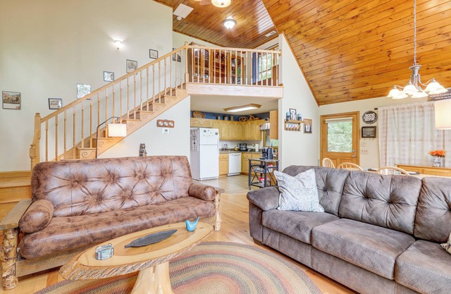 Year-Round Mtn View: Pet-Friendly Murphy Retreat