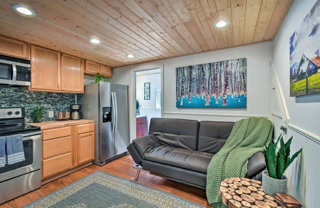 Yelm House Overlooking the Nisqually River!