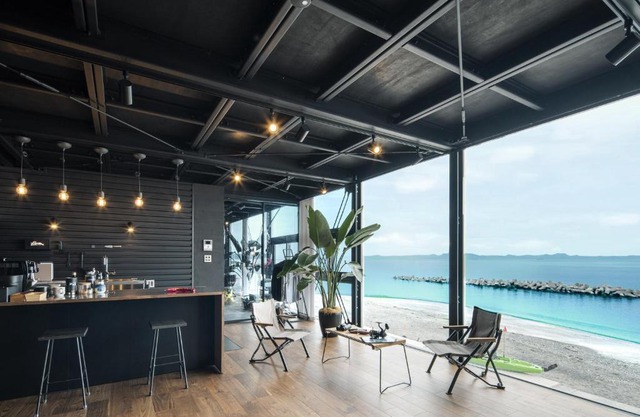 Yokosuka Sky Grey -横須賀のビーチフロントベース-