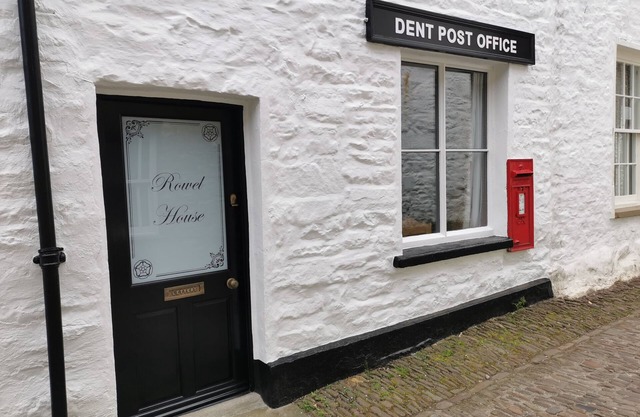 Yorkshire Dales Holiday Cottage in Dent. Self-catering, pet-friendly, sleeps 8.