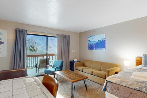 Yosemite West Condo B104