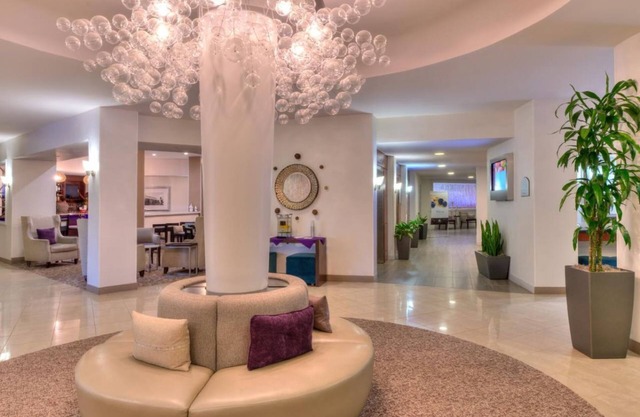 You Found it! Everything You Need For The Perfect Vacation! Free Parking, Pool!