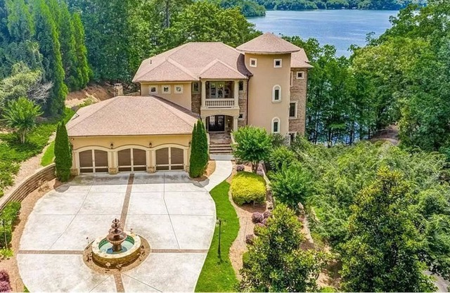 Your perfect home away from home with EVERYTHING for which one can ask.