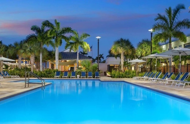 Your Relaxing Getaway Awaits! 4 Elegant Units! Shuttle Service, Parking and Pool