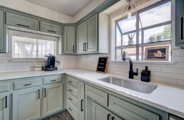 Yukon Boho Bungalow w/Huge Kitchen just off I-40