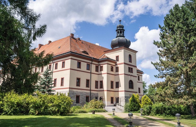 Zámek Lnáře