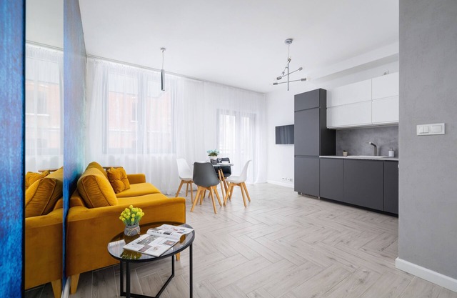 Złota 71 | Wifi, 2 Bedrooms, 2 Balconies, Parking, Katowice
