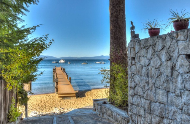 Zephyr Cove Cabin - Walk to lake and beach