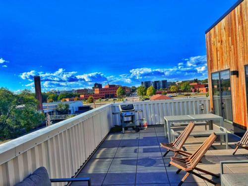 Zesty Orange Abode (438)