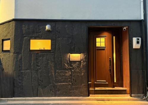 ZQ2 Three min walk to subway, direct access to Asakusa, Ginza, Shinjuku, Ueno , super convenient transportation, 2 bathrooms 4 toilets, comfortable space